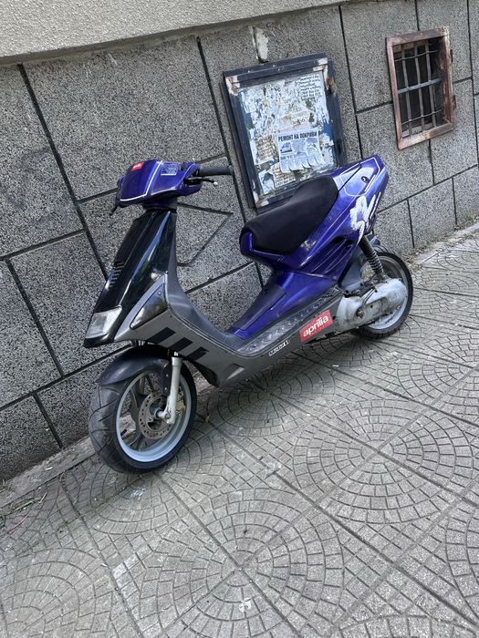 Скутер Aprilia Sr 50