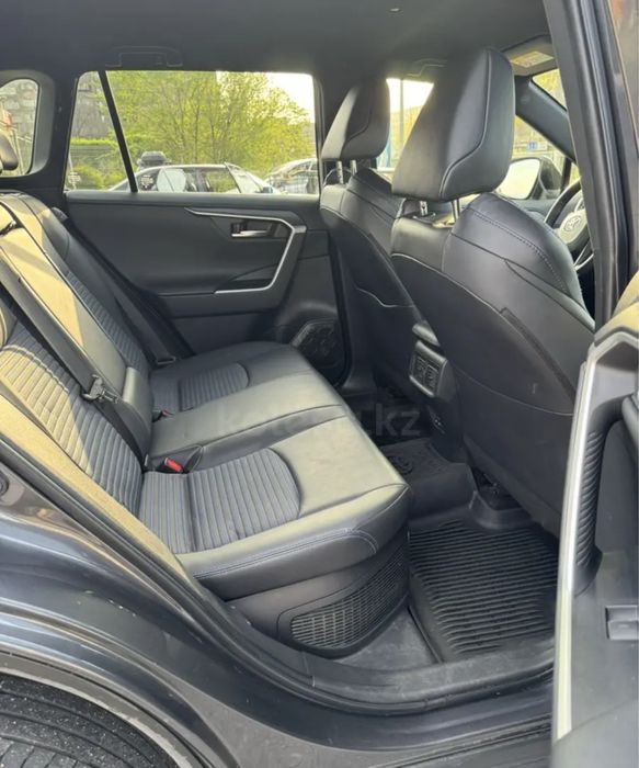Toyota Rav4 2,5 2022 AWD гибрид