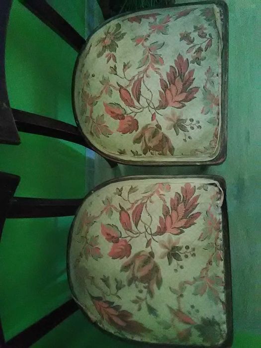 Scaune vechi restaurate partial