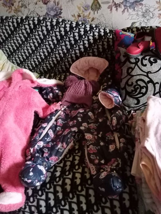 Продам детские вещи.