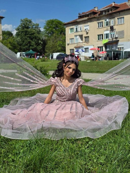 Продавам балната си рокля