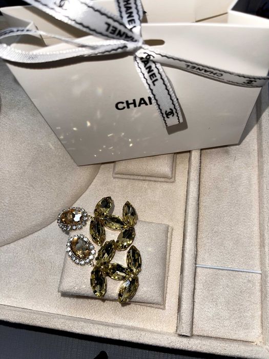 големи дамски жълти обеци с камъни шанел chanel луксозни с кутийка на марката и чантичка на марката