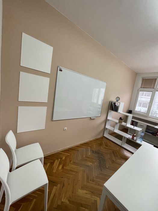 Продавам офис мебели