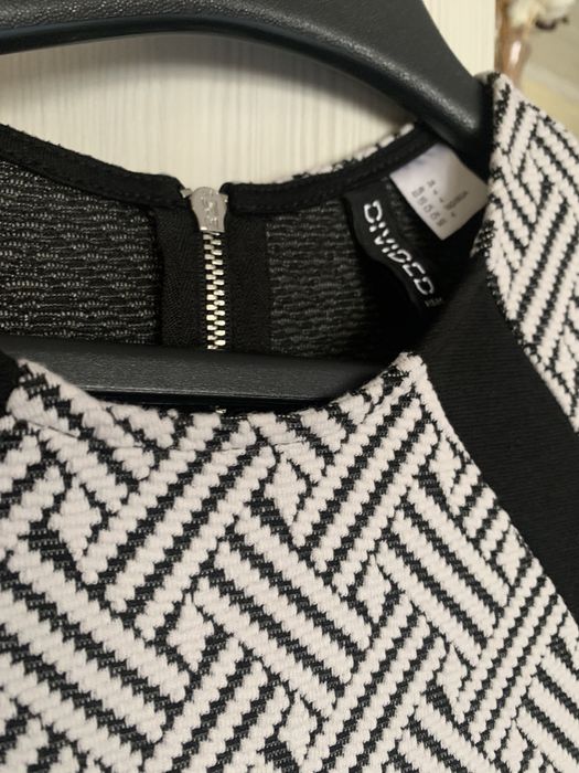 Стилна рокля бяла и черно