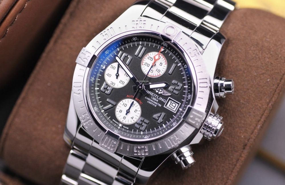 Breitling Avenger 2 ** Chronograph **43 mm**Grey Dial**