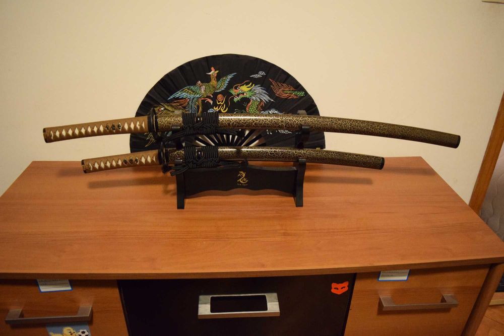 Колекция от различни катана, вакизаши и танто