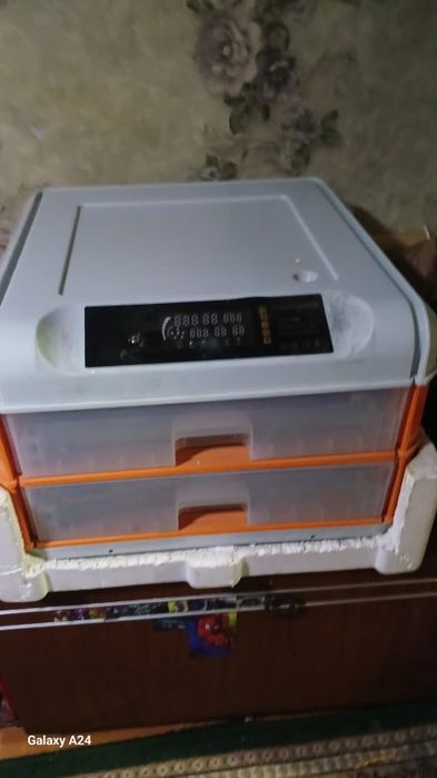 Продам срочно инкубатор