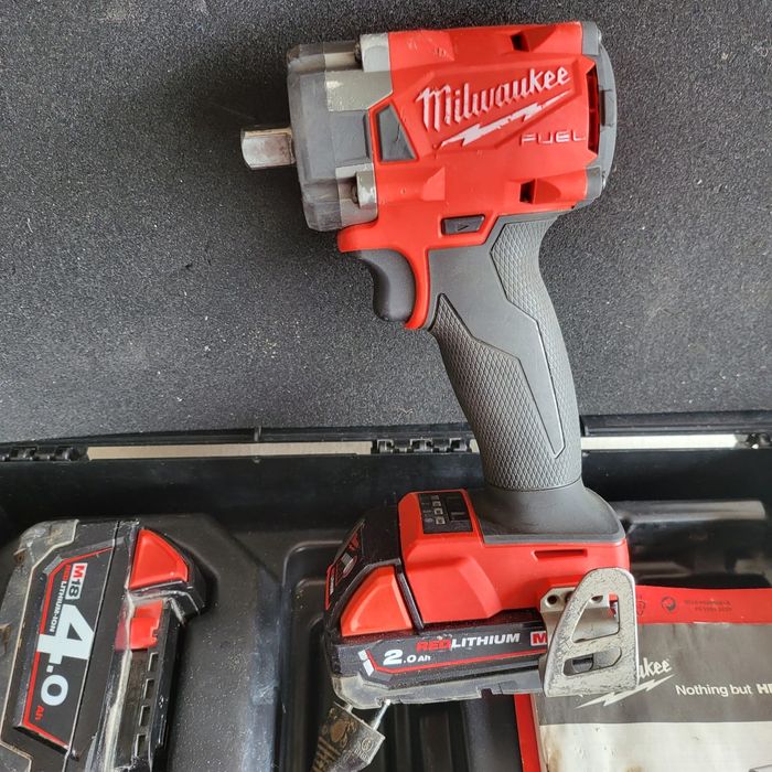Mașina de înșurubat cu impact Milwaukee M18 FIW2P12