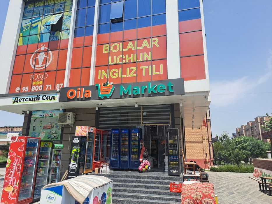 Oziq ovqat dukoni uchun ishlab turgan Reklama sotiladi