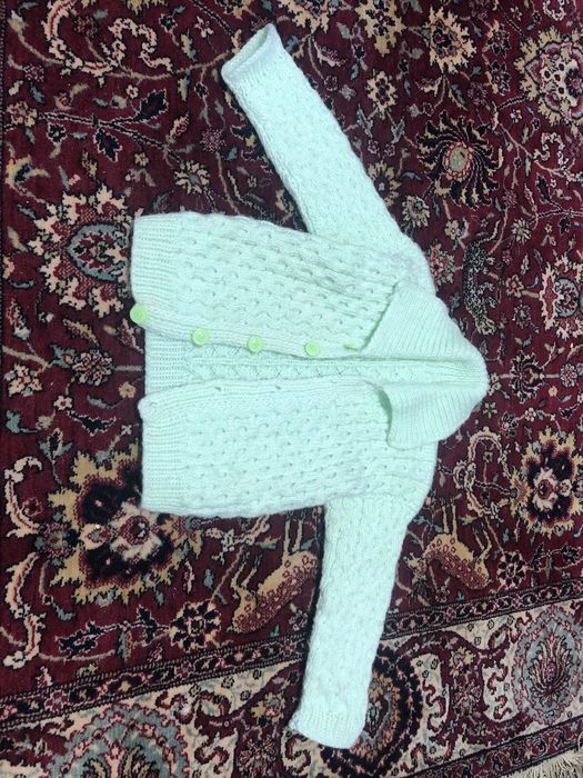 Кофточка вязаная на девочку 1-2 лет