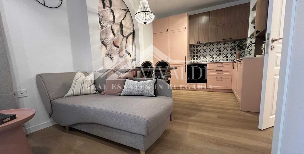 Продава се Едностаен апартамент в Варна, Център - 40 кв.м за 3875 €/кв.м - Снимка #1