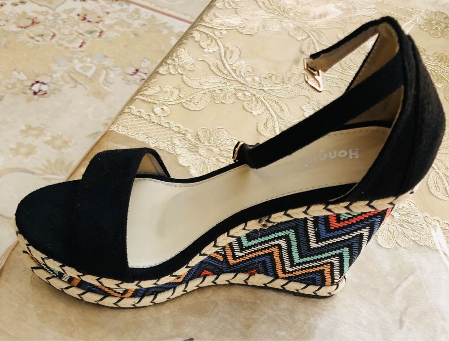 Женская обувь . Новая.