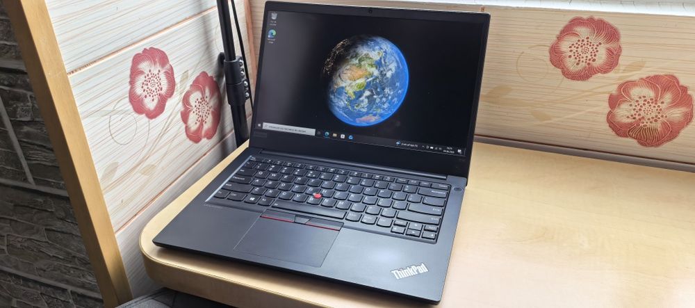 Laptop Lenovo ThinkPad E14_i5-10210U gen 10_SSD 256 GB_8GB DDR4_ca NOU / Full Metal