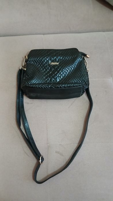 Сумку черную продам