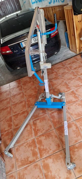 Grua electrica pentru persoane cu dizabilități