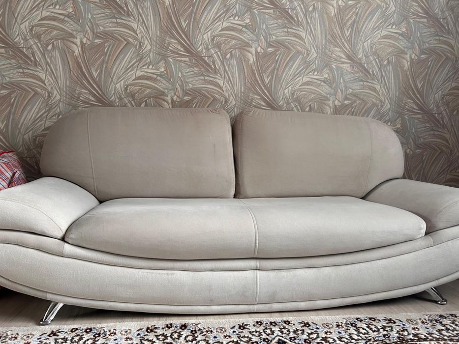 связи с переездом продаем Диван очень хорошего качества