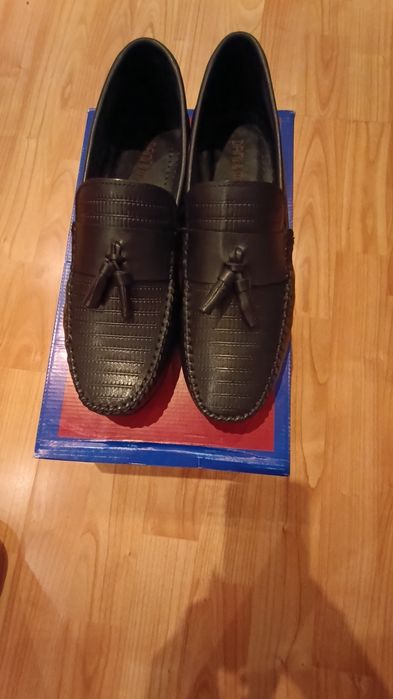 Se vinde mocasini bărbați