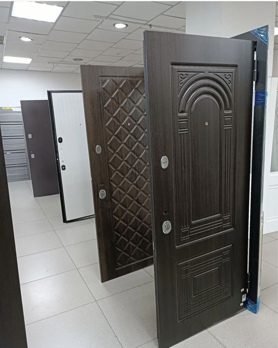 Входные железные двери со склада