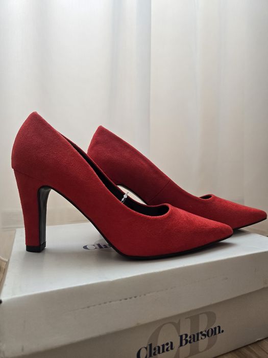 Ново дамски обувки на ток