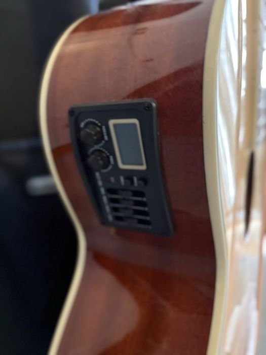 Chiatar bass elctro-acustica Harley Benton