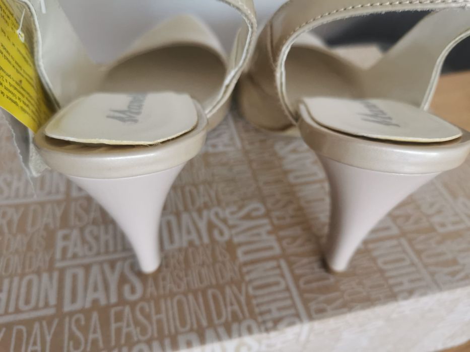 Sandale din piele naturala lacuita