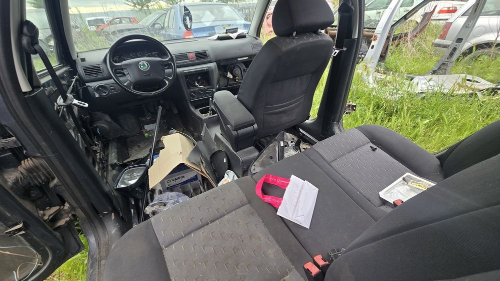 Skoda octavia 1 hayon bara capota aripa aripi usi usa carlig volan airbag bord pompa caseta cutie viteze motor 1.9 alternator trager armatura servo