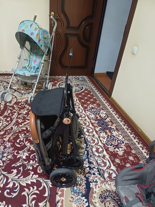 Продаётся фирменный чемодан коляска