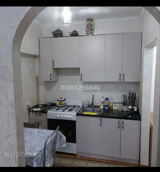 Продам двух комнатную квартиру .