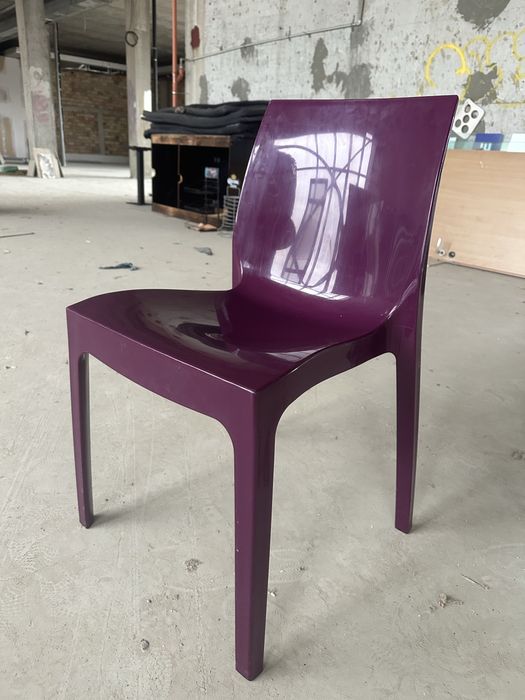 Пластмасови столове във добро състояние