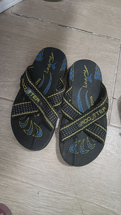 Продам детскую обувь