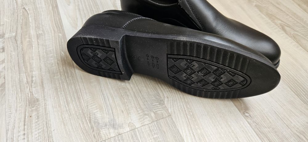 Продам форму и обувь срочно