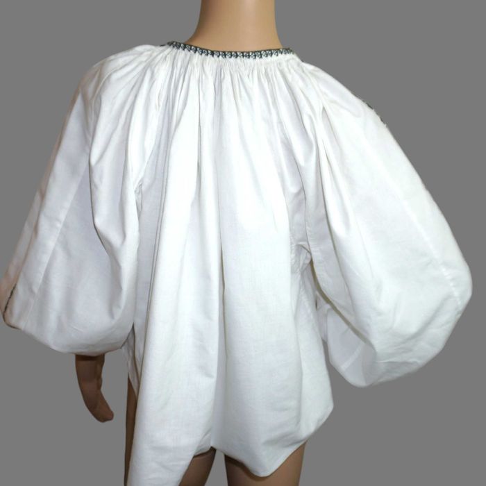 Ie traditionala veche din Transilvania , camasa veche cu ciupag M-L