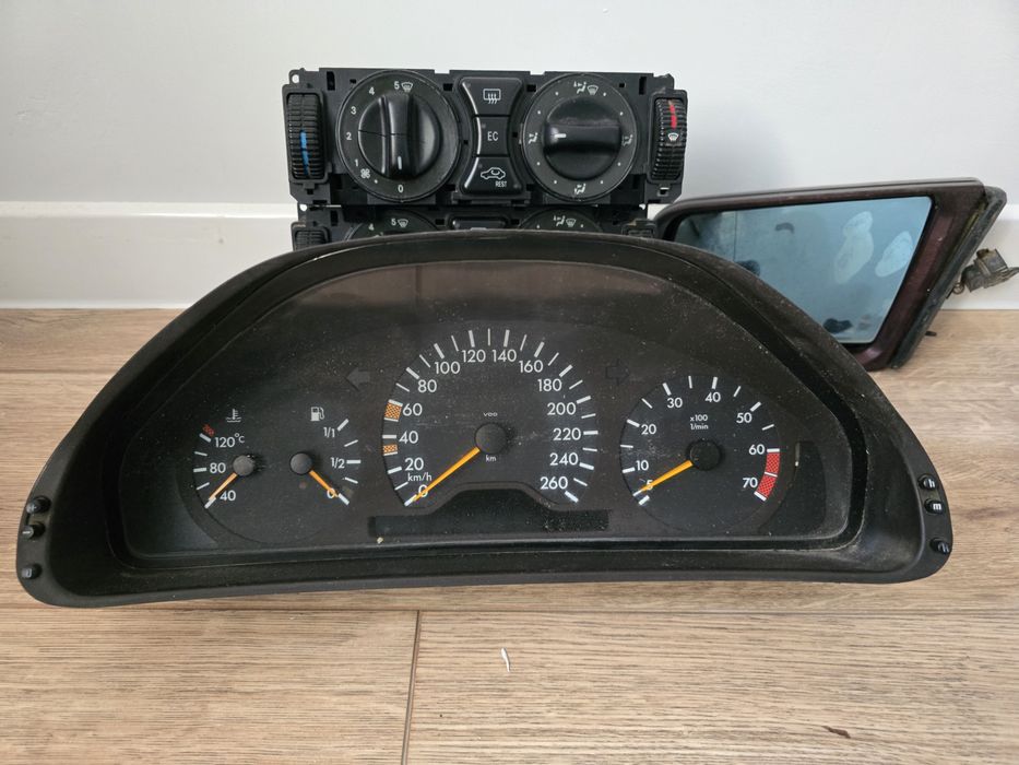 Мерседес 210...    .