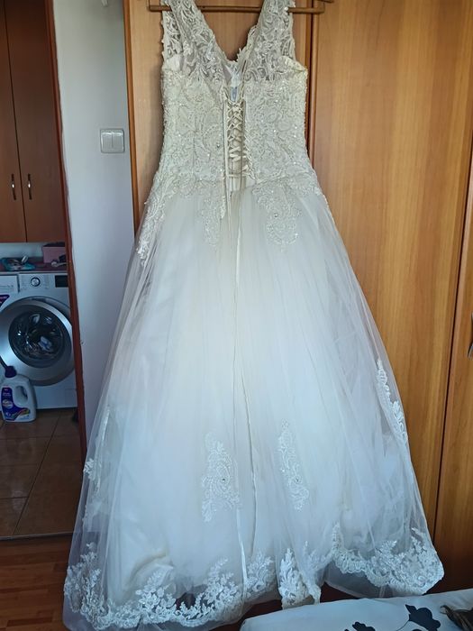 Rochie mireasa , purtară doar biserică și poze,arata impecabil.