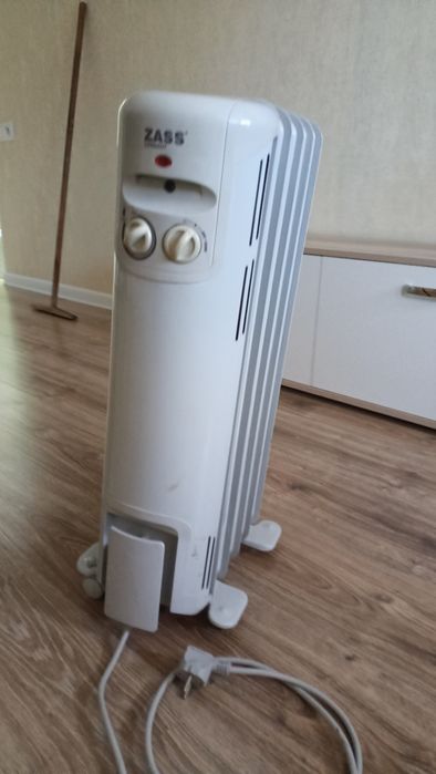 Продам НЕДОРОГО: Радиатор маслянный