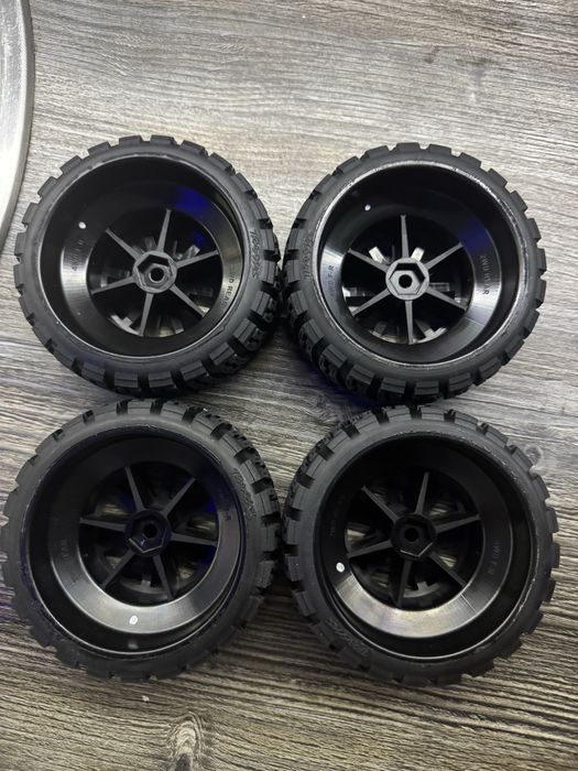 Гуми за от Traxxas Форд фиеста Rally 1/10