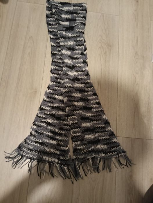 Eșarfă - Fular damă in stare bună. La 20 lei.