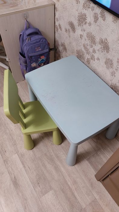 Продам детский стол и стульчик Икеа