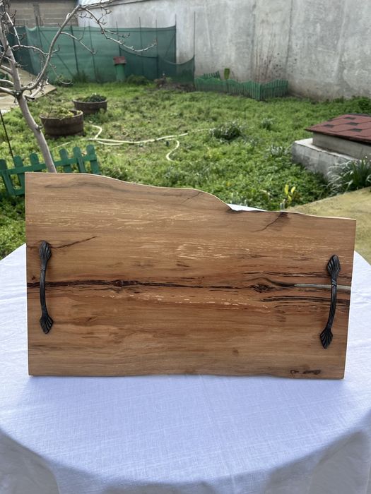 Ръчно изработена дъска за рязане и сервиране