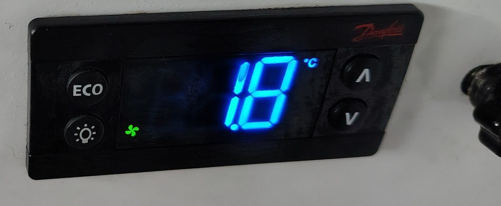 Двойна ХЛАДИЛНА витрина  - 2 броя