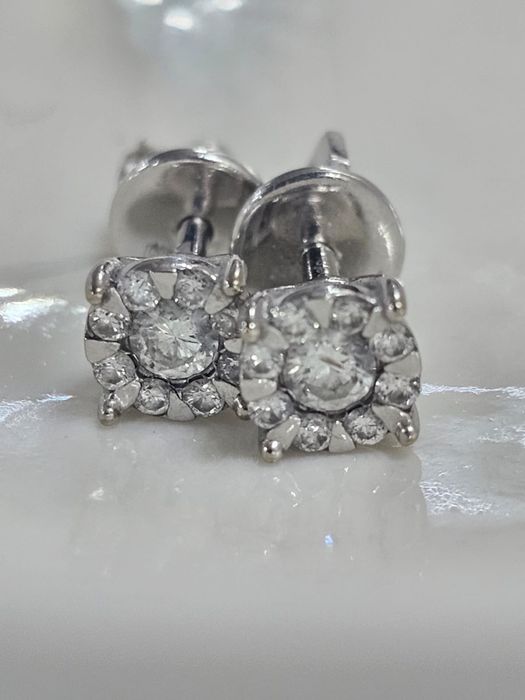 585 Бриллиантовые серьги