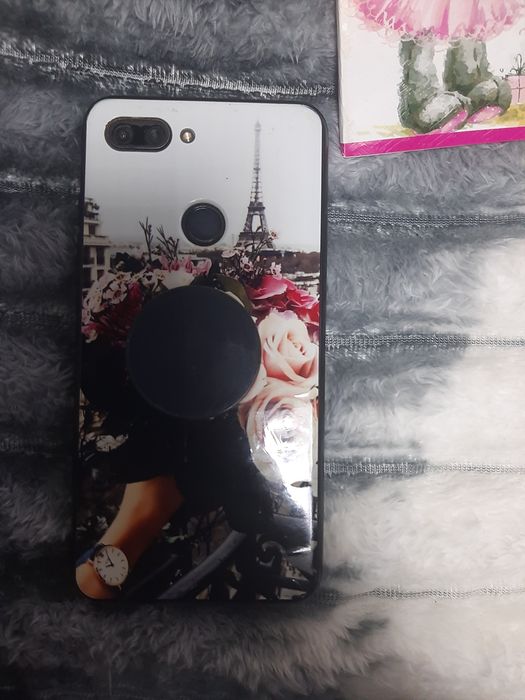 Продам рабочий телефон редми 5 + чехол с подставкой бонус