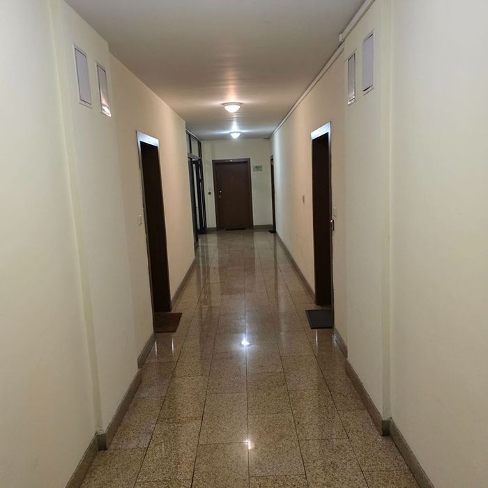 3-стаен офис до МС Джеймс Баучер с южно изложение и ниски разходи + г