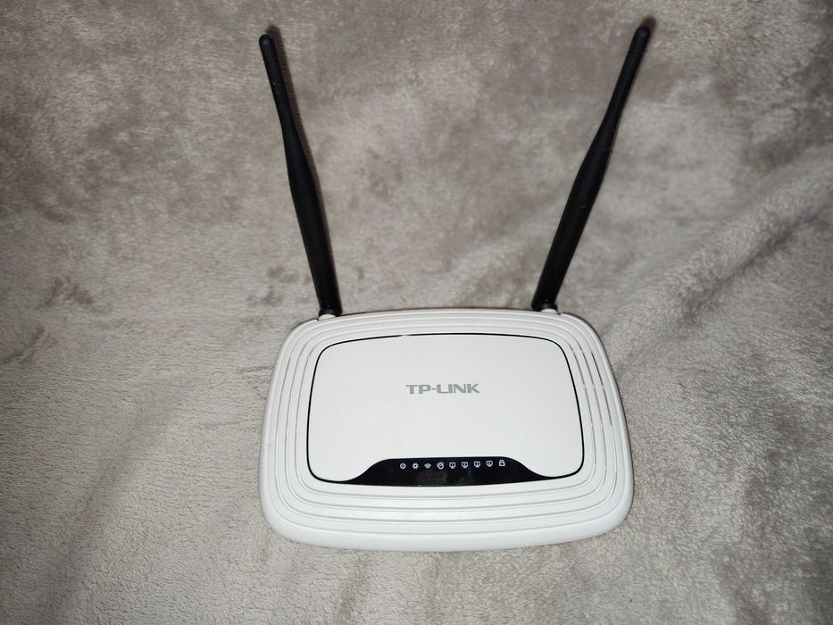 Router TP-Link TL-WR841N, 300Mbps Wireless N cu cutie originală și documentație completă