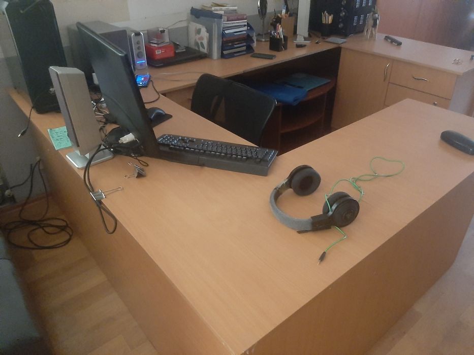 Столы компьютерные 2 шт