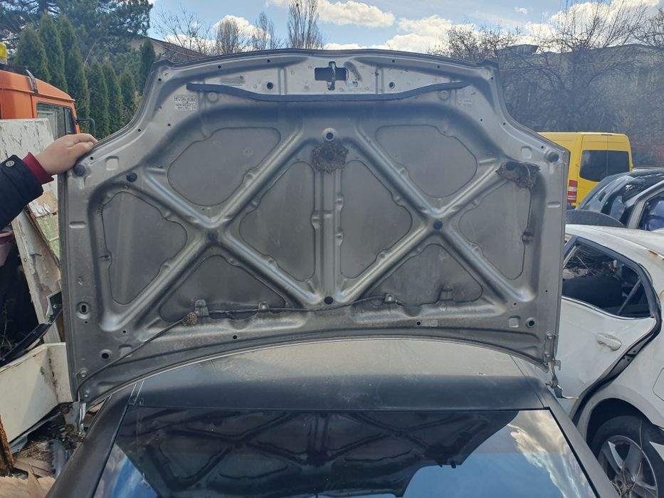 Toyota Corolla капак 2004