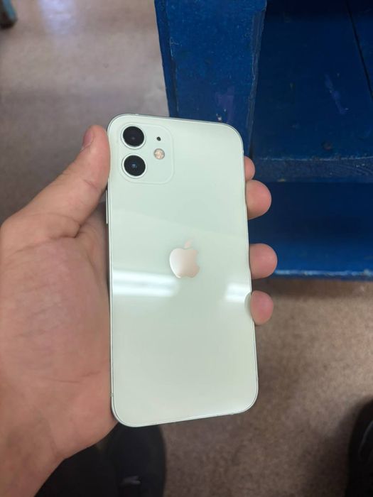 iPhone 12.