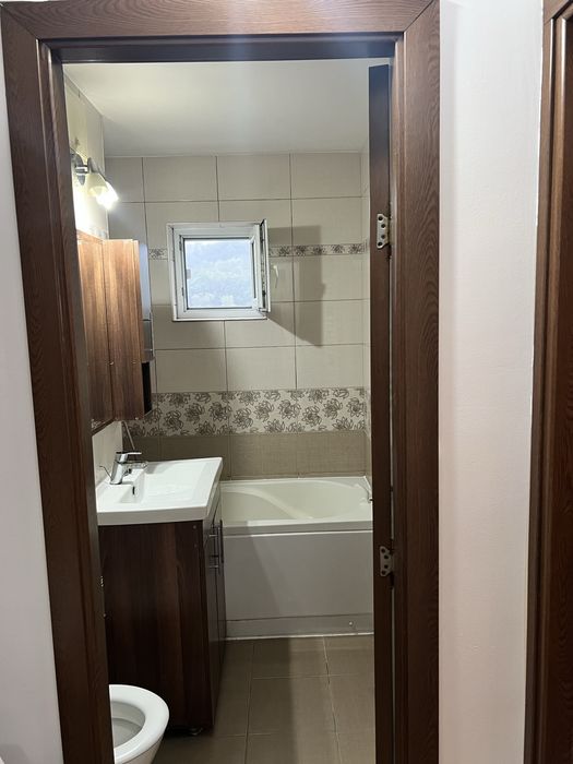Inchiriez apartament