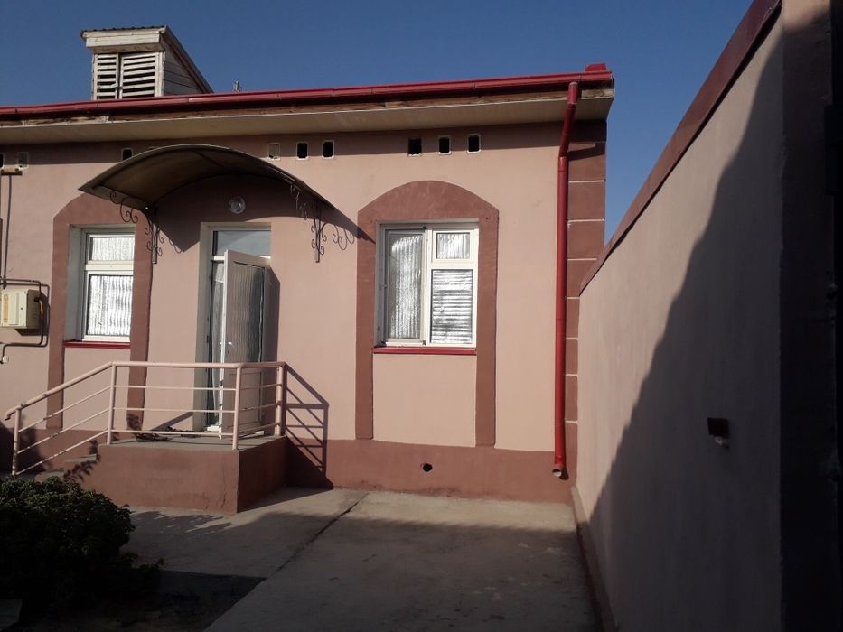 Янгиер ш,  Магнит магазини оркасида, 4 хонали, 2 сотокли, дарвозали бу