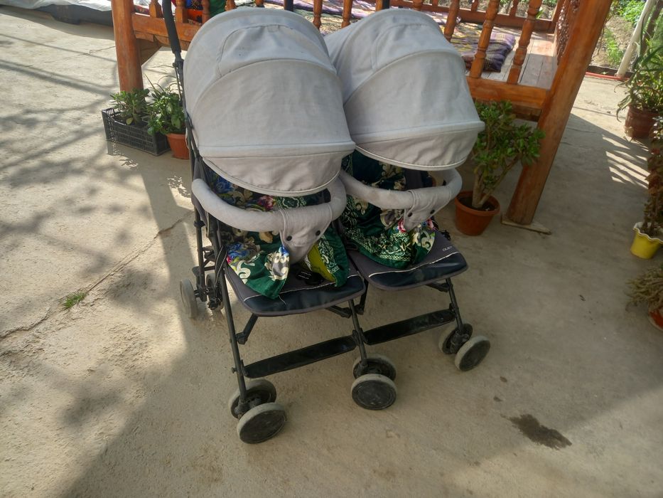 Egizaklar uchun juda qulay .Kalyaskasi